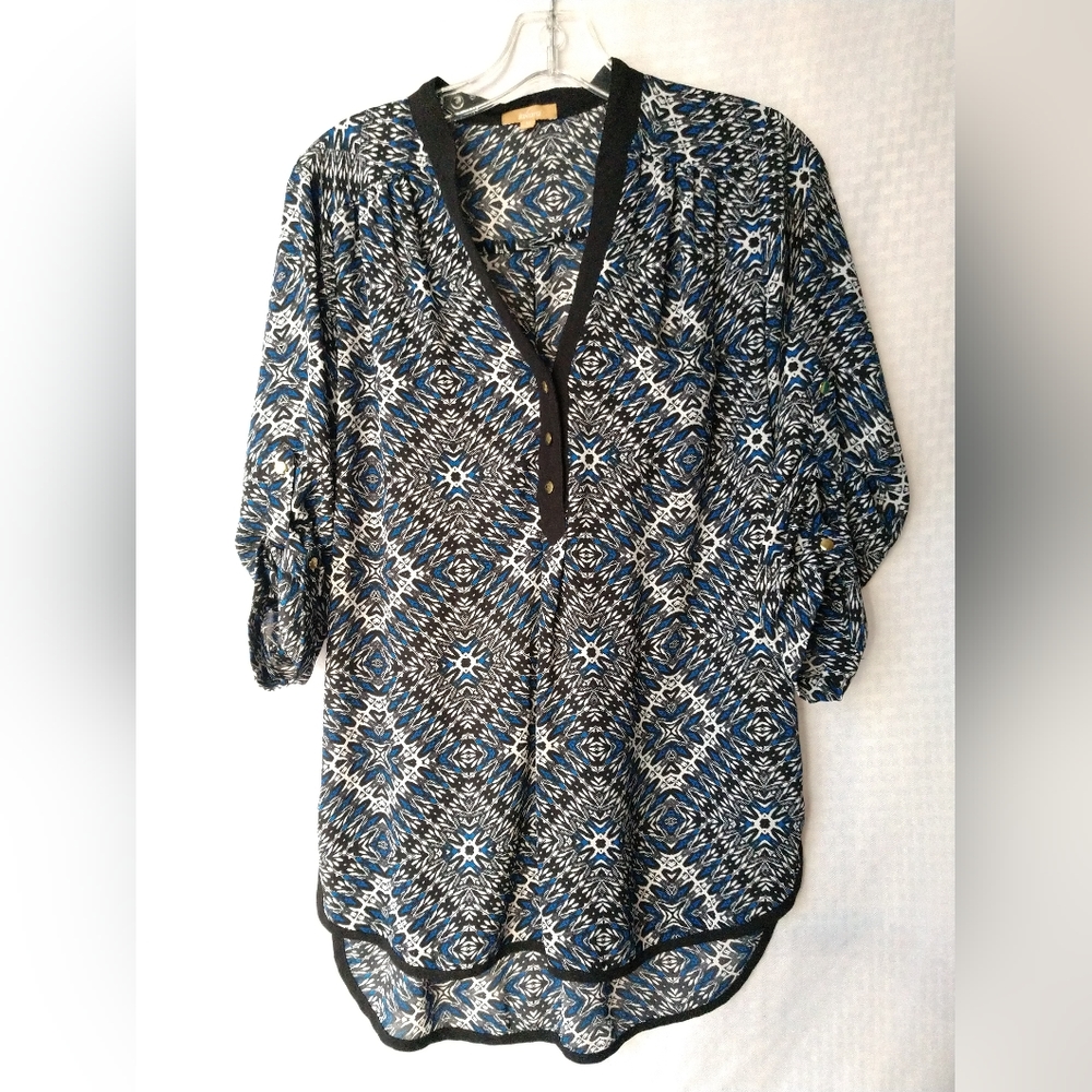 Pretty Takara Blouse Blue White Print 3/4 Sleeve V Neck Size Medium Chest 38"